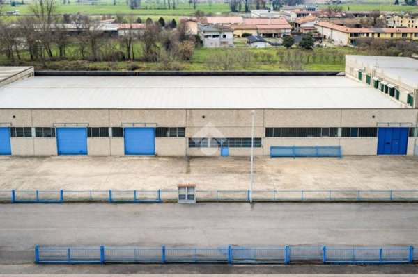 negozio in affitto a Pianengo