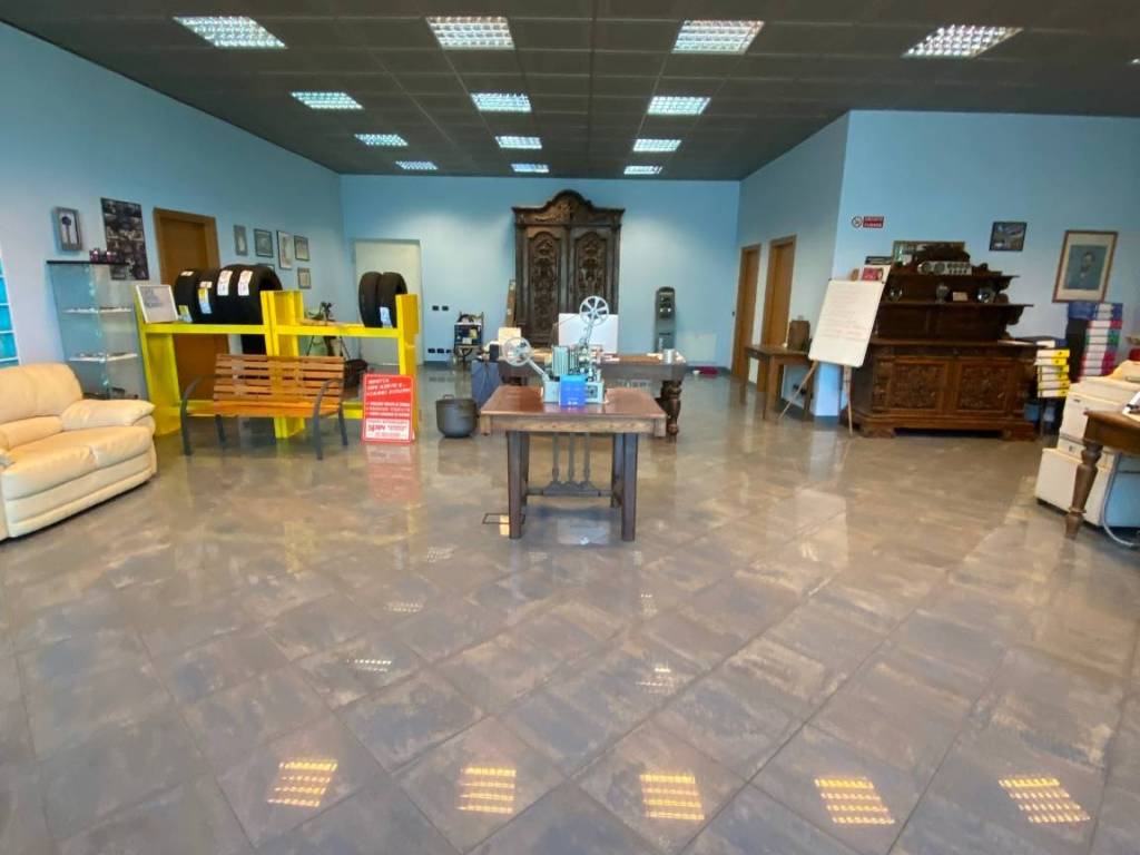 locale commerciale in affitto a Pizzighettone in zona Roggione