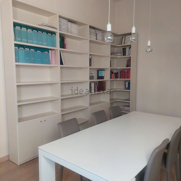 ufficio in affitto a Rivolta d'Adda