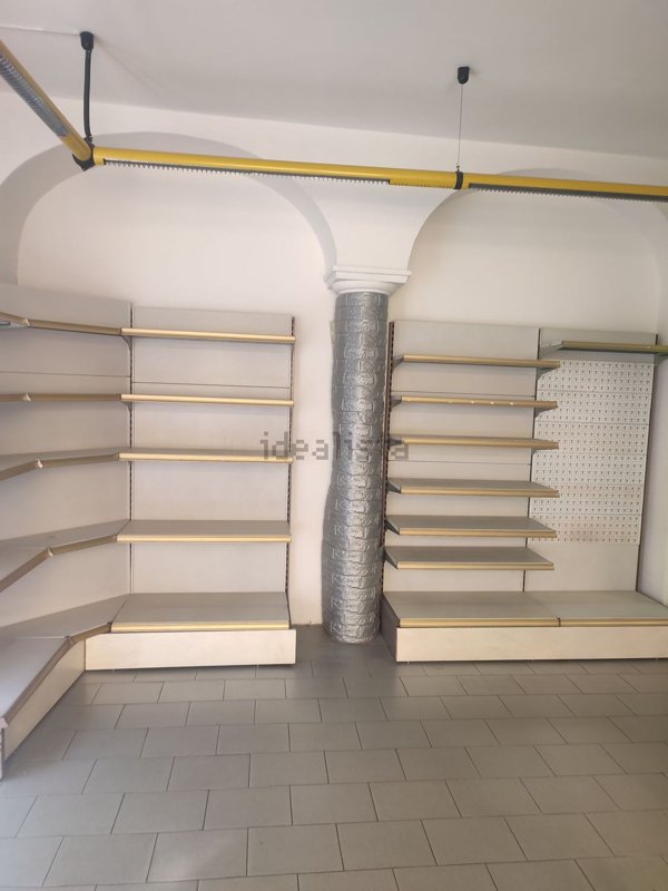 negozio in affitto a Rivolta d'Adda