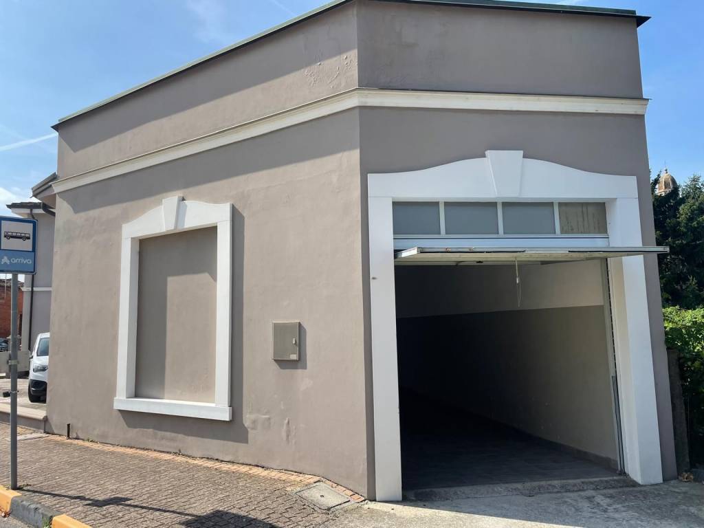 locale commerciale in affitto a San Martino del Lago