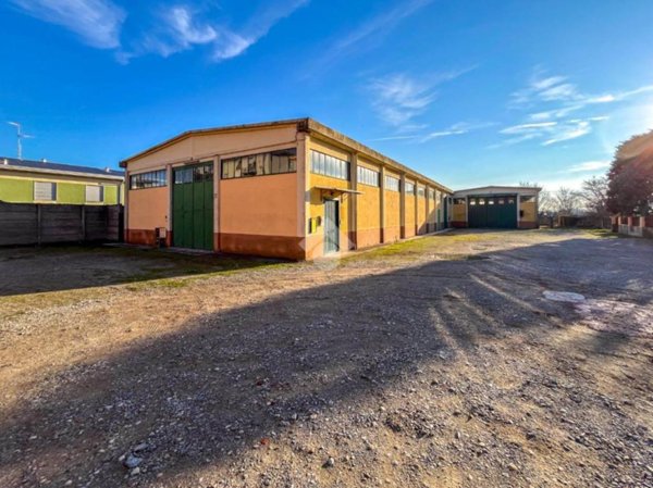 locale commerciale in affitto a Soresina