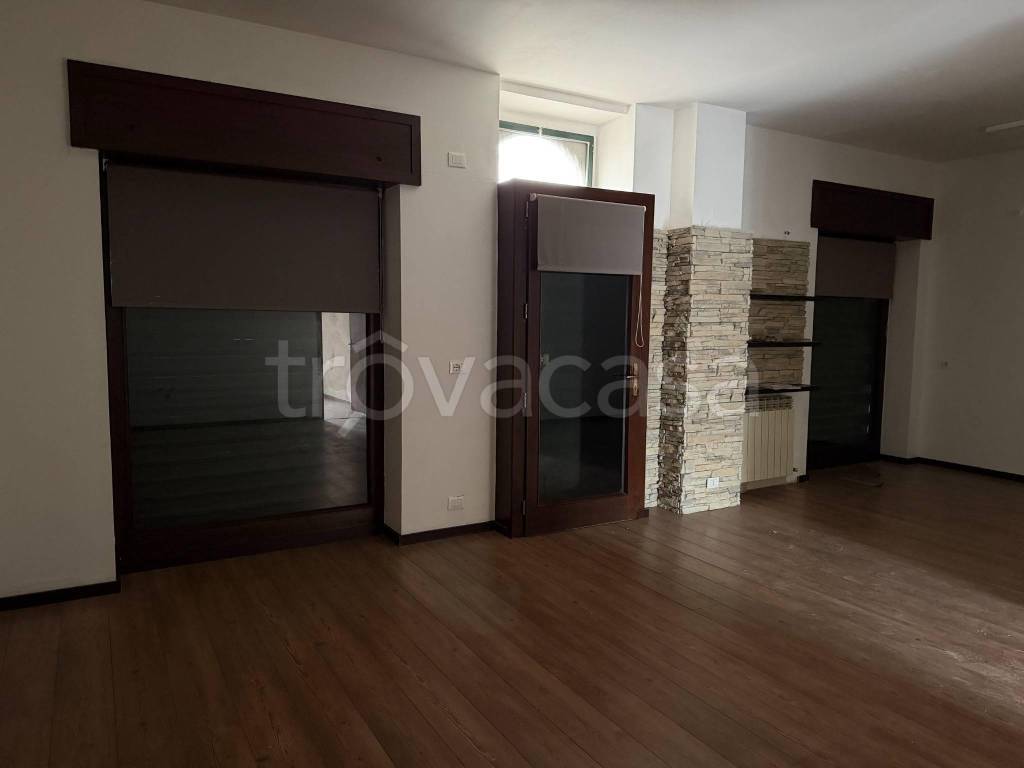 negozio in affitto a Spino d'Adda