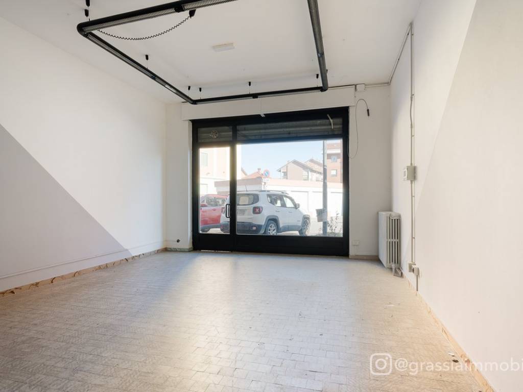 negozio in affitto a Piossasco