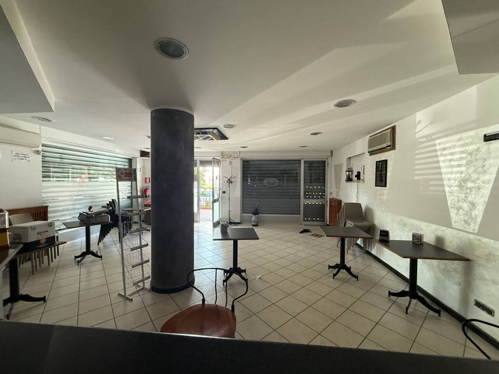 negozio in affitto a Piossasco