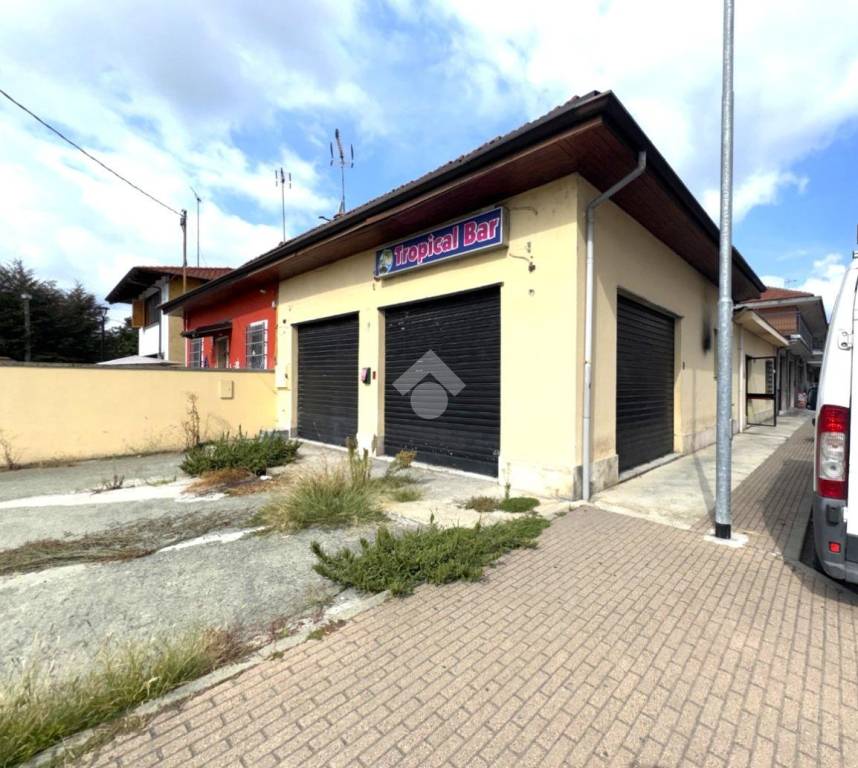 negozio in affitto a Piossasco