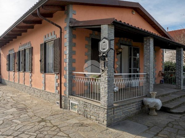 casa indipendente in affitto a Piossasco