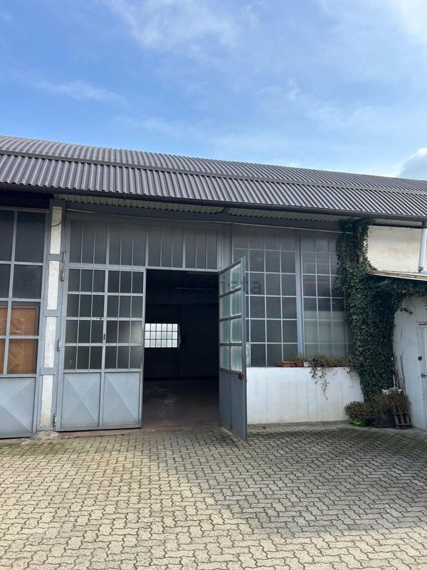 locale di sgombero in affitto a Piossasco in zona San Vito