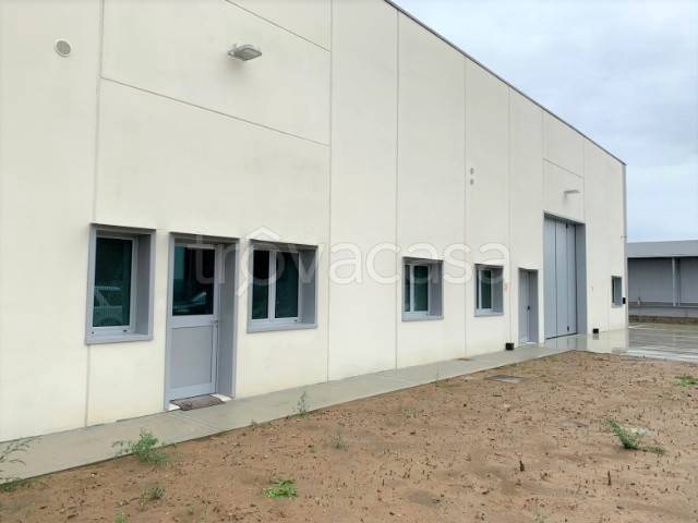 locale commerciale in affitto a Vailate