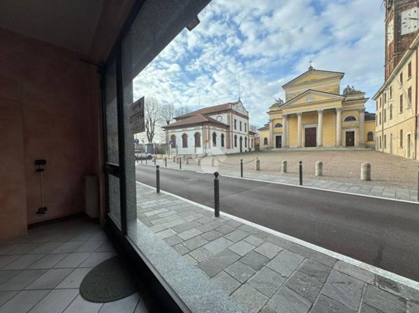 negozio in affitto a Vailate