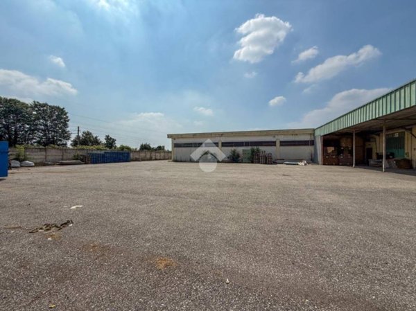 locale commerciale in affitto a Piadena Drizzona in zona Piadena