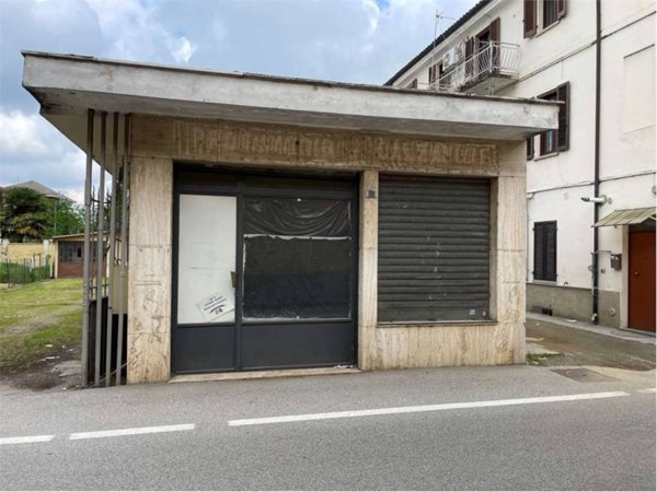 negozio in affitto a Piscina