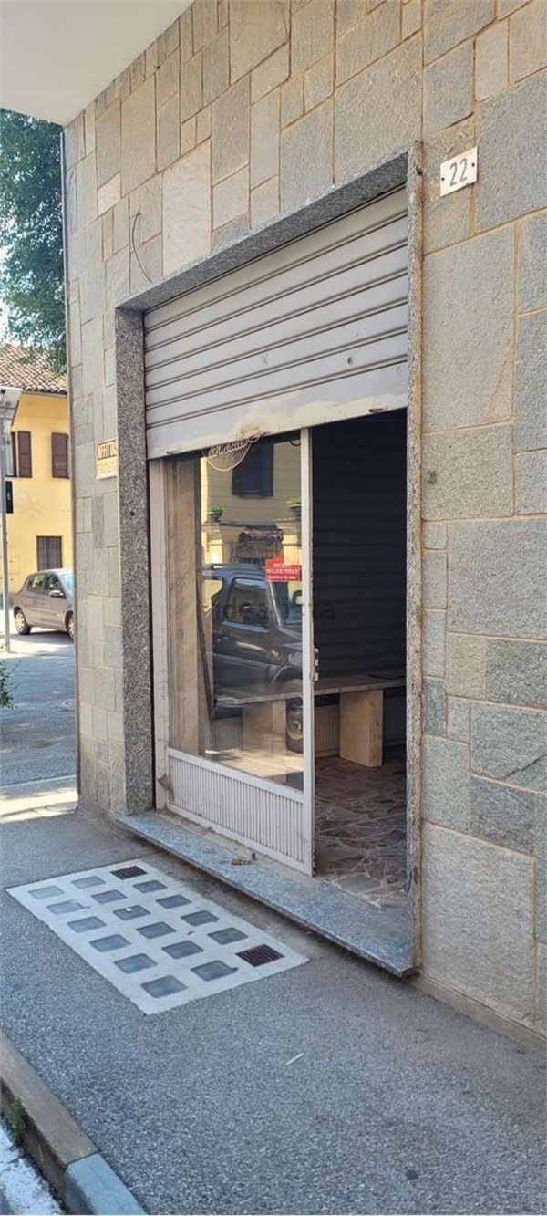 negozio in affitto a Piscina