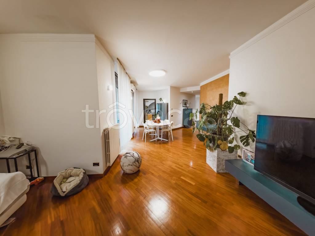 appartamento in affitto a Piscina