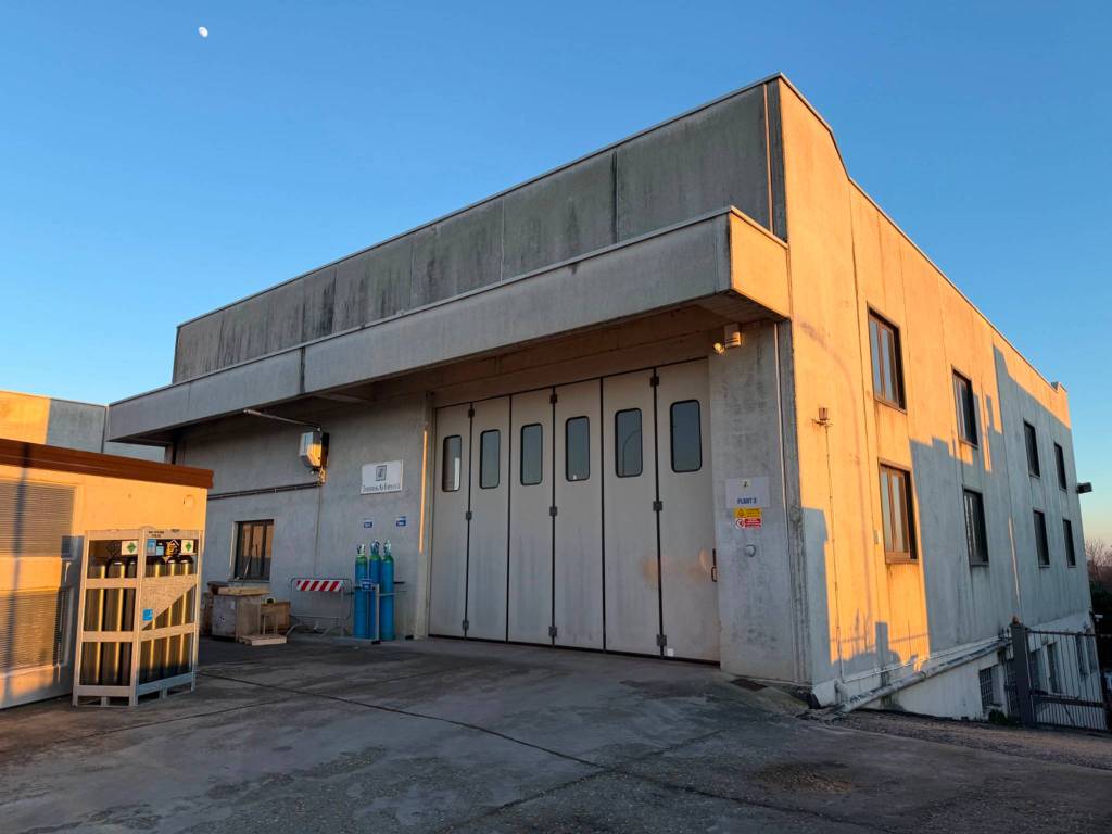 locale commerciale in affitto a Piscina