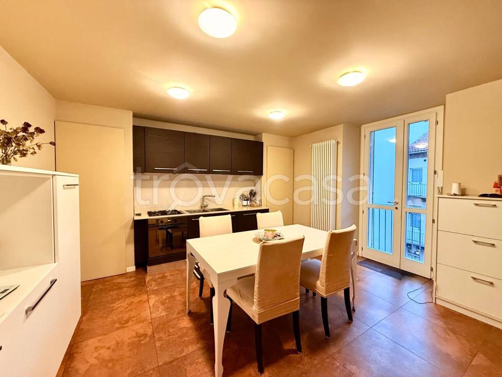 appartamento in affitto a Piscina