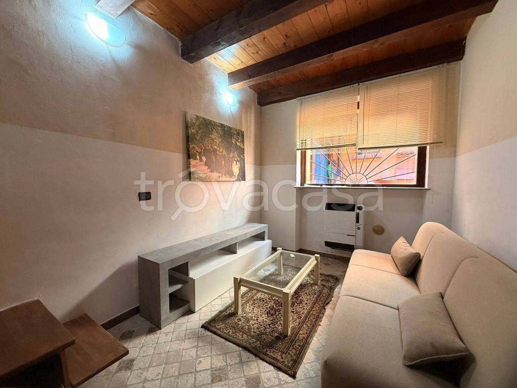 appartamento in affitto a Piscina