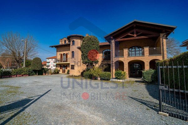 locale commerciale in affitto a Poirino