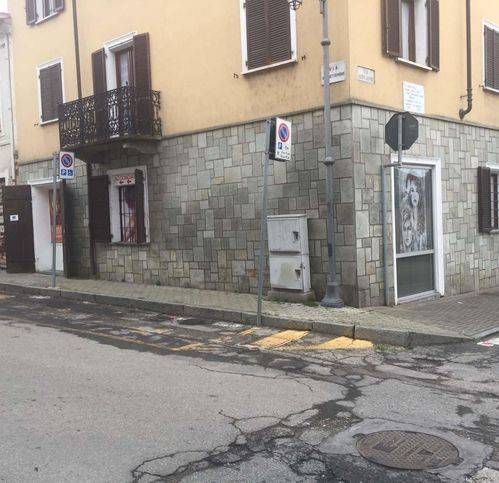 negozio in affitto a Poirino