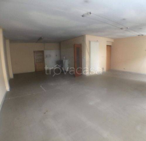 negozio in affitto a Poirino