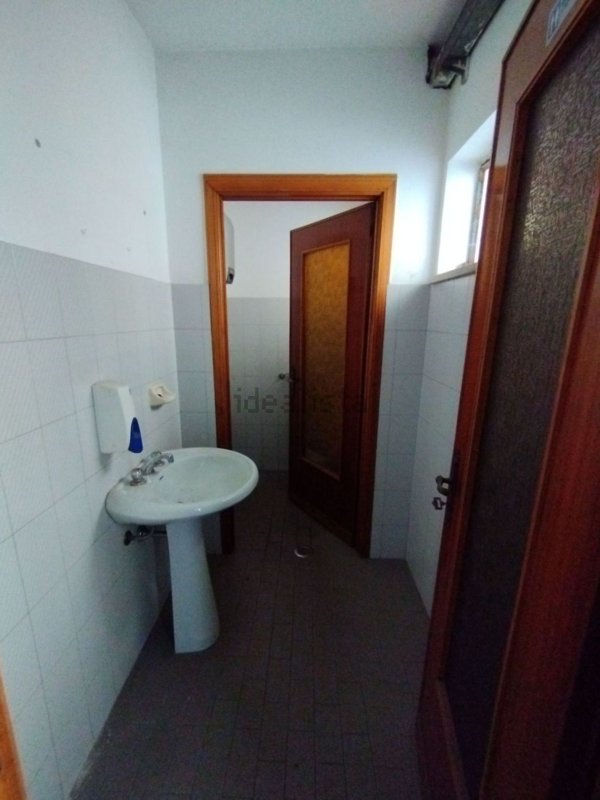 locale commerciale in affitto a Poirino