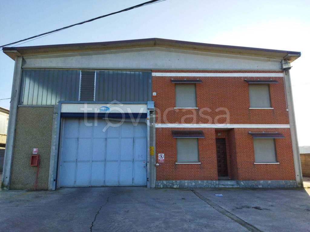 locale commerciale in affitto a Poirino