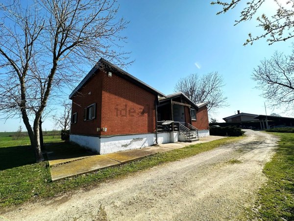 casa indipendente in affitto a Poirino