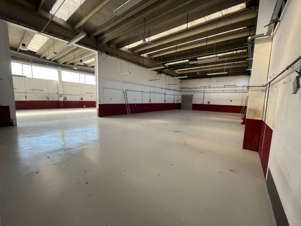 locale commerciale in affitto a Rivalta di Torino