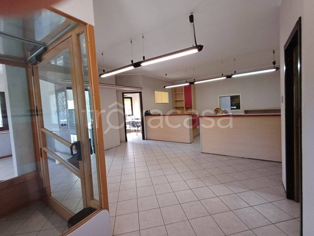 locale commerciale in affitto a Rivalta di Torino