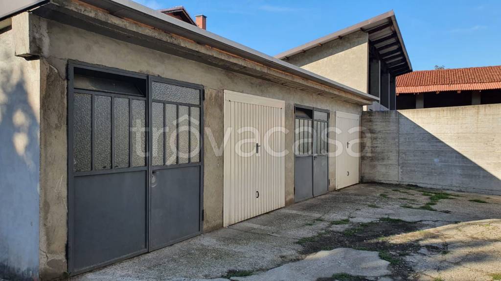 locale di sgombero in affitto a Riva presso Chieri