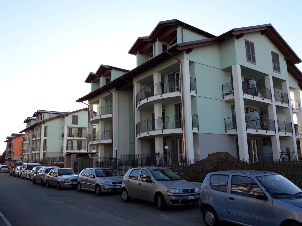 locale commerciale in affitto a Riva presso Chieri