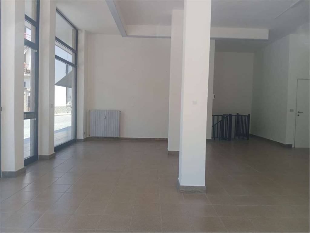 negozio in affitto a Riva presso Chieri