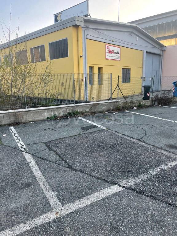 locale commerciale in affitto a Rivarolo Canavese