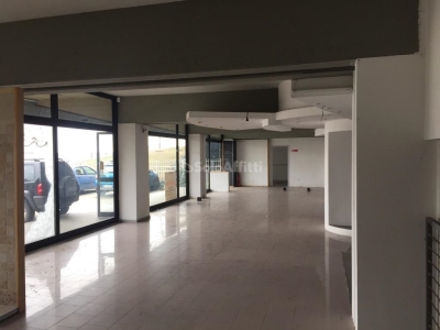 negozio in affitto a Rivarolo Canavese