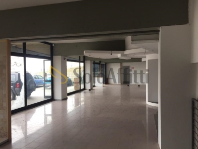 negozio in affitto a Rivarolo Canavese