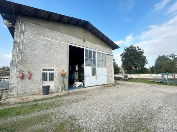 negozio in affitto a Rivarolo Canavese in zona Sant'Anna