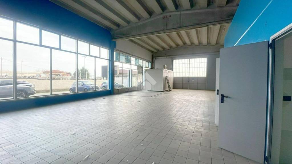 locale commerciale in affitto a Rivarolo Canavese