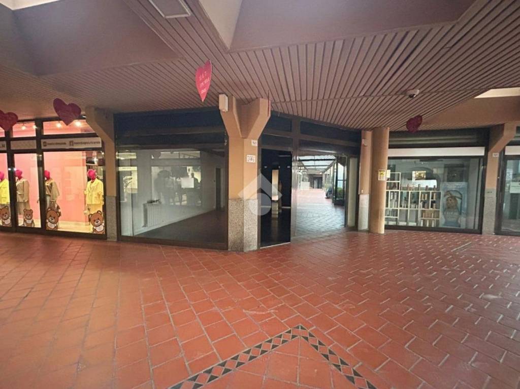 negozio in affitto a Rivarolo Canavese