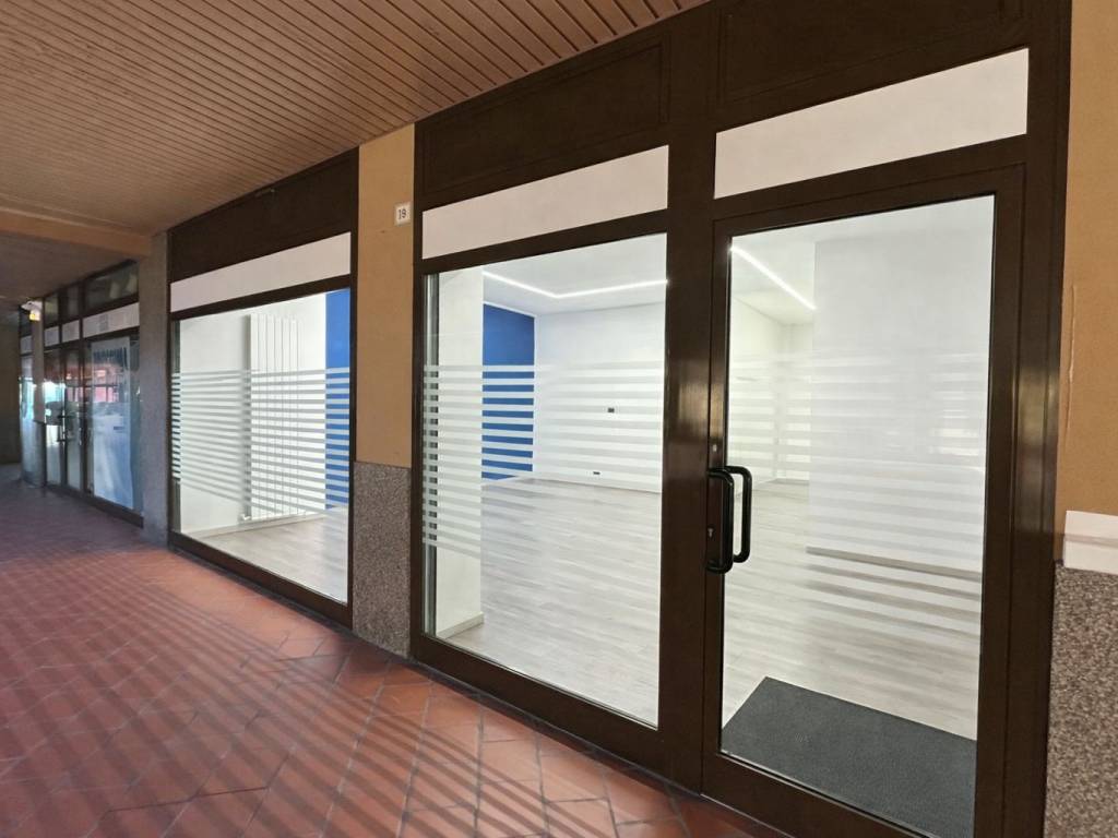 negozio in affitto a Rivarolo Canavese