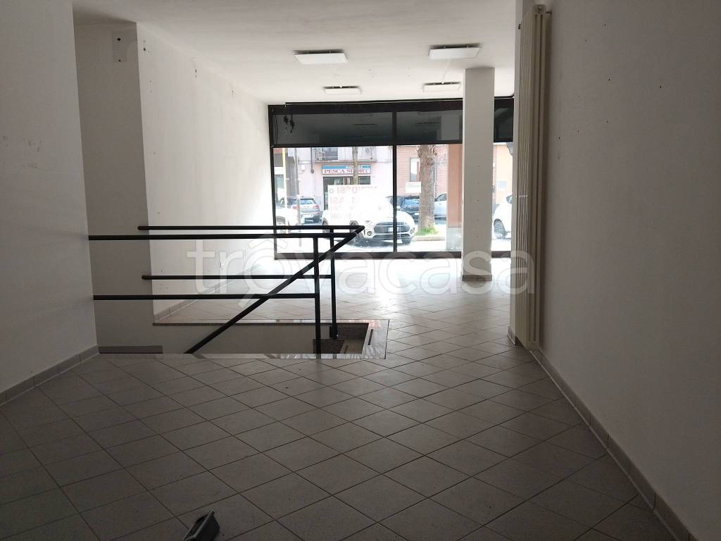 negozio in affitto a Rivarolo Canavese