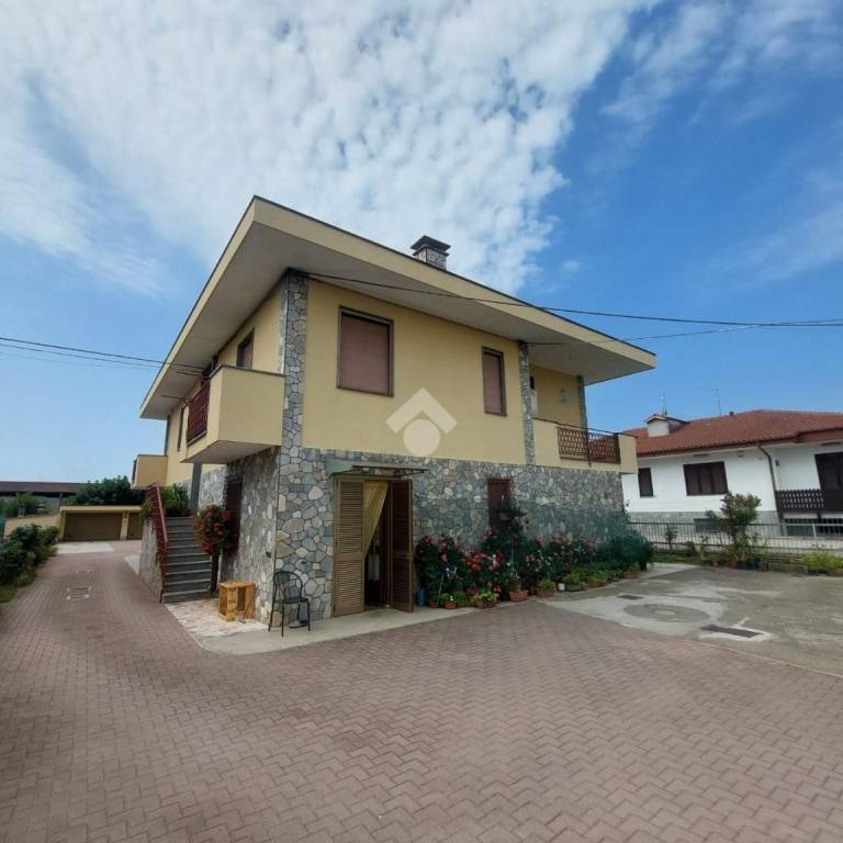 appartamento in affitto a Rivarolo Canavese in zona Vesignano