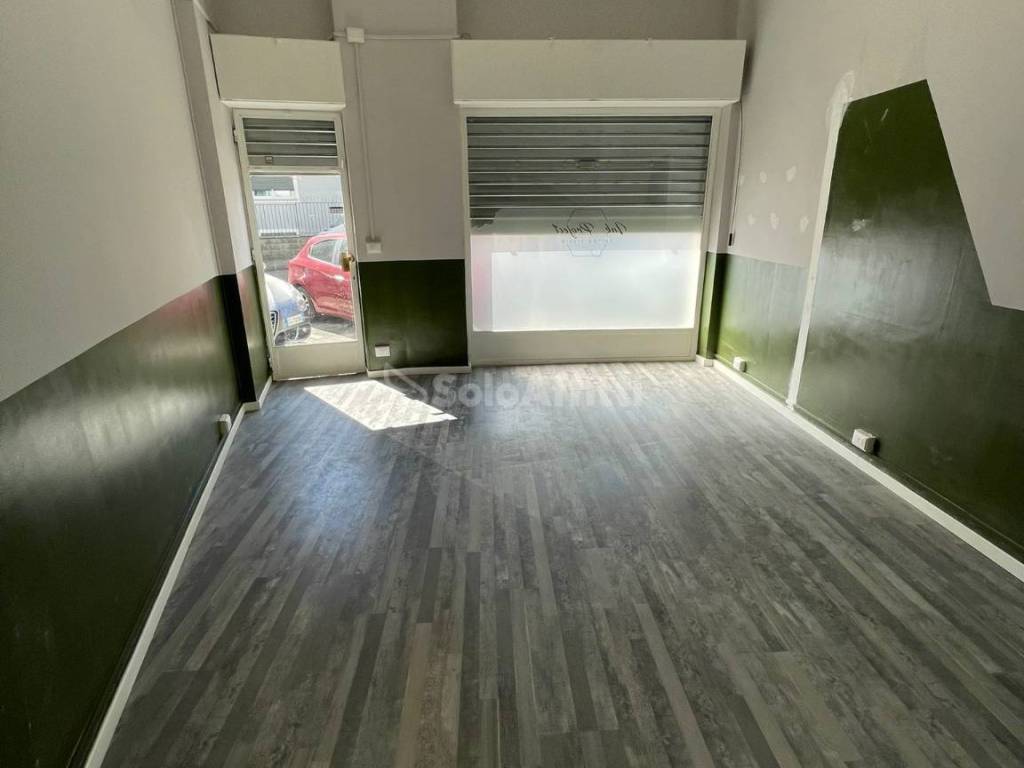 negozio in affitto a Rivoli in zona Bruere