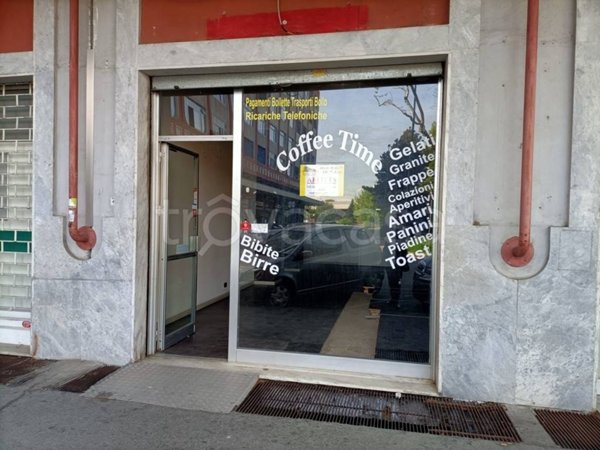 negozio in affitto a Rivoli in zona Cascine Vica