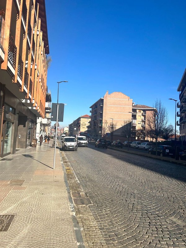 negozio in affitto a Rivoli