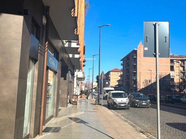 negozio in affitto a Rivoli