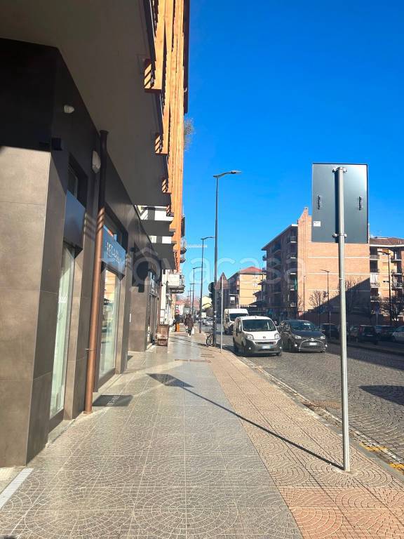 negozio in affitto a Rivoli