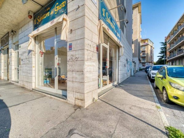 negozio in affitto a Rivoli