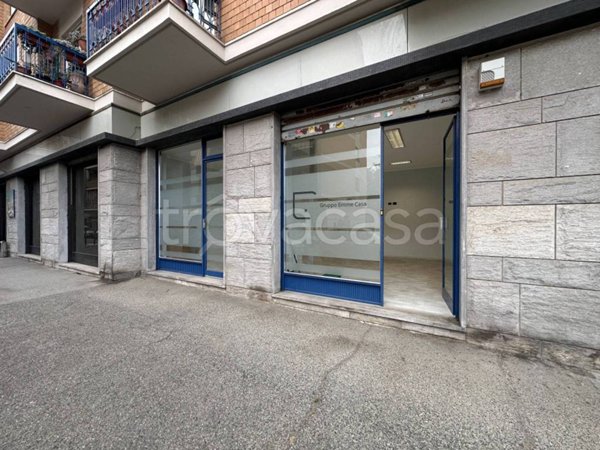 negozio in affitto a Rivoli in zona Cascine Vica