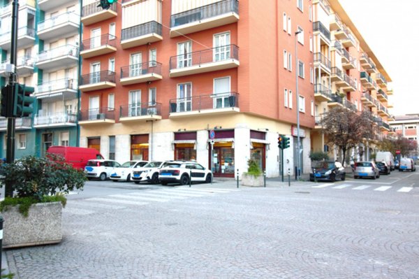 negozio in affitto a Rivoli in zona Cascine Vica