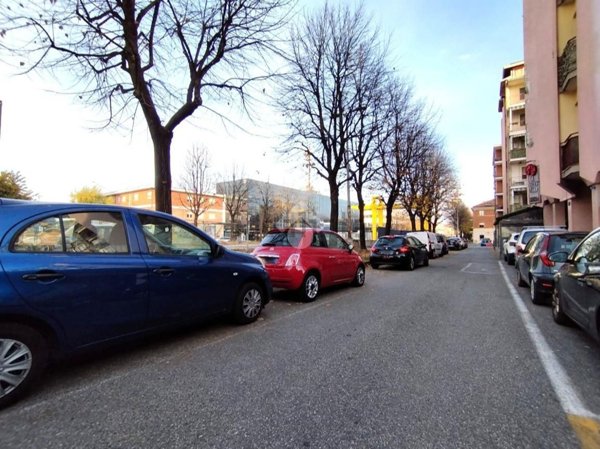 negozio in affitto a Rivoli